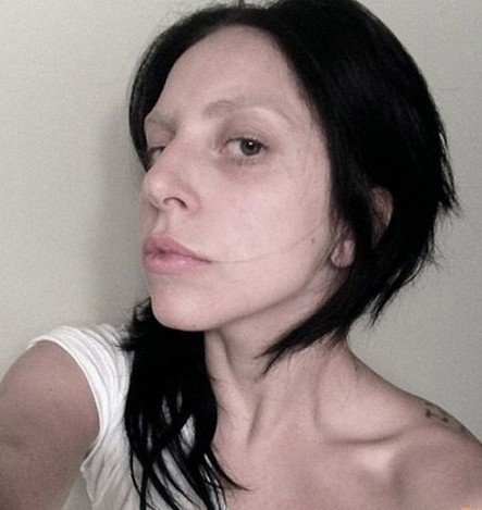 Знаменитая Леди Гага без макияжа