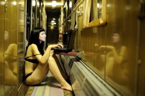 Частная подборка голых девушек в вагонах поездов (ФОТО)