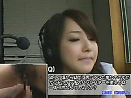 Японской радио-ведущей ласкают киску в прямом эфире - смешнле порно